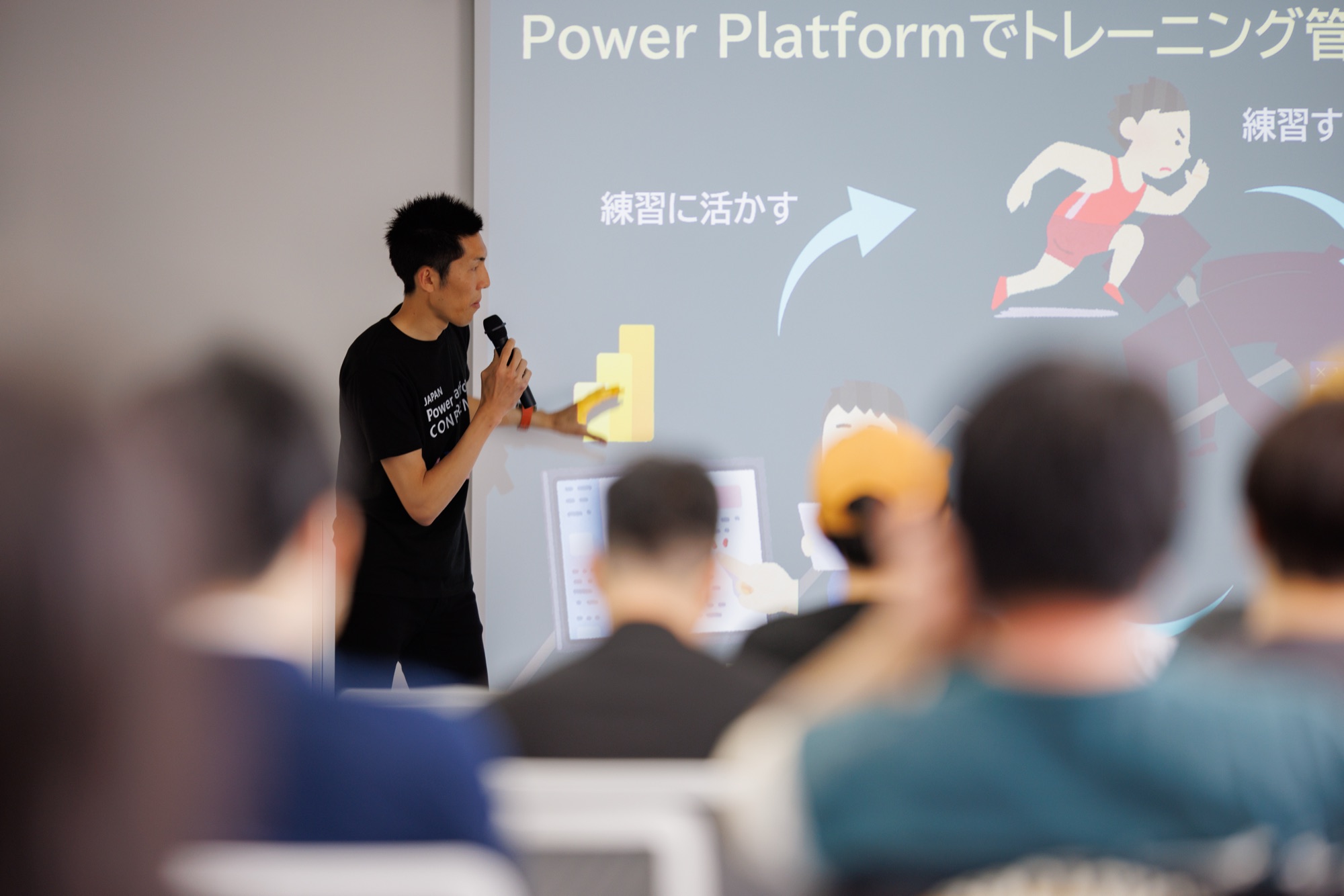 Power Platform を使ったトレーニング管理について説明する衛藤昂さん