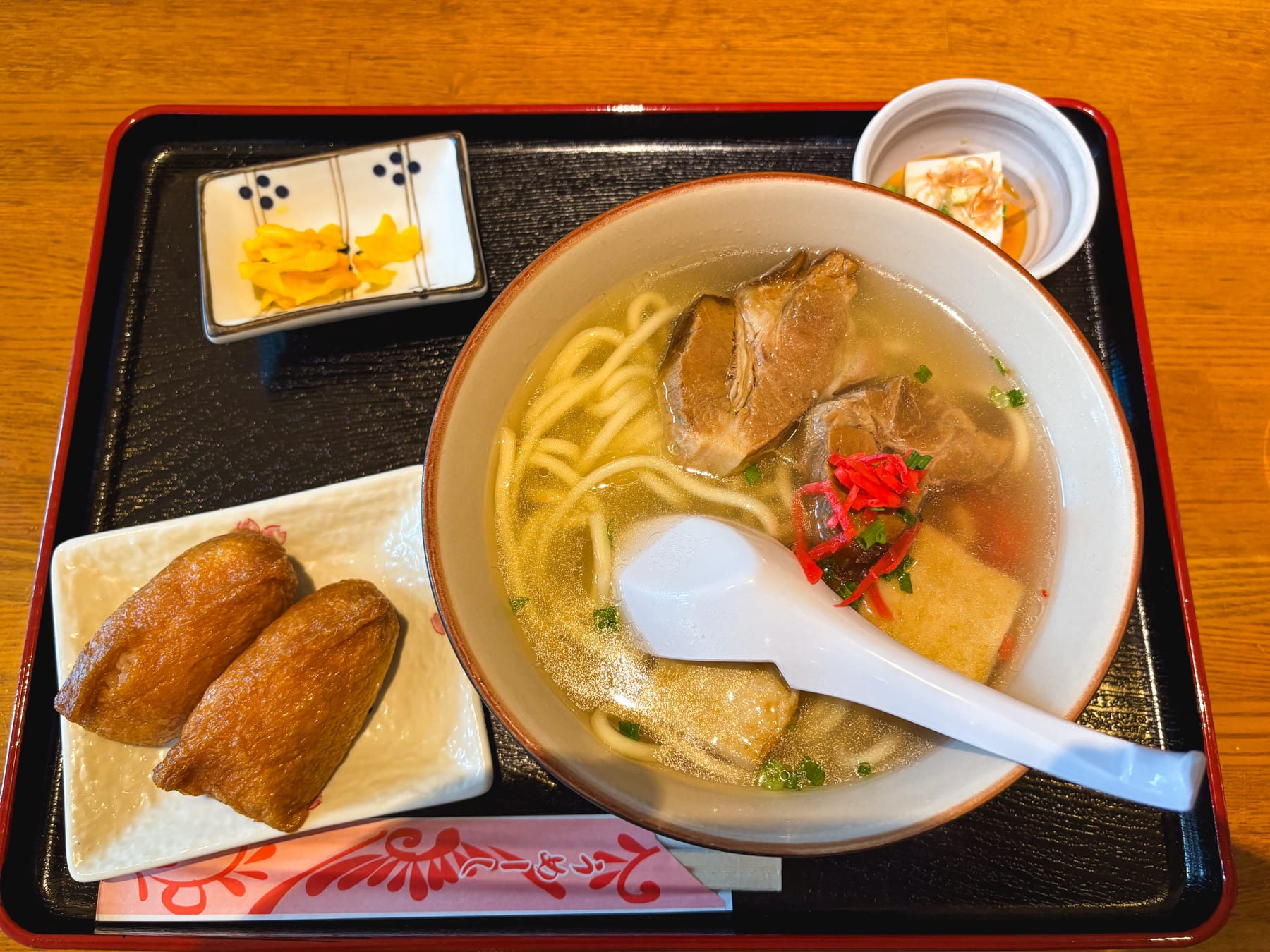 宮古空港で食べた宮古そばといなり寿司
