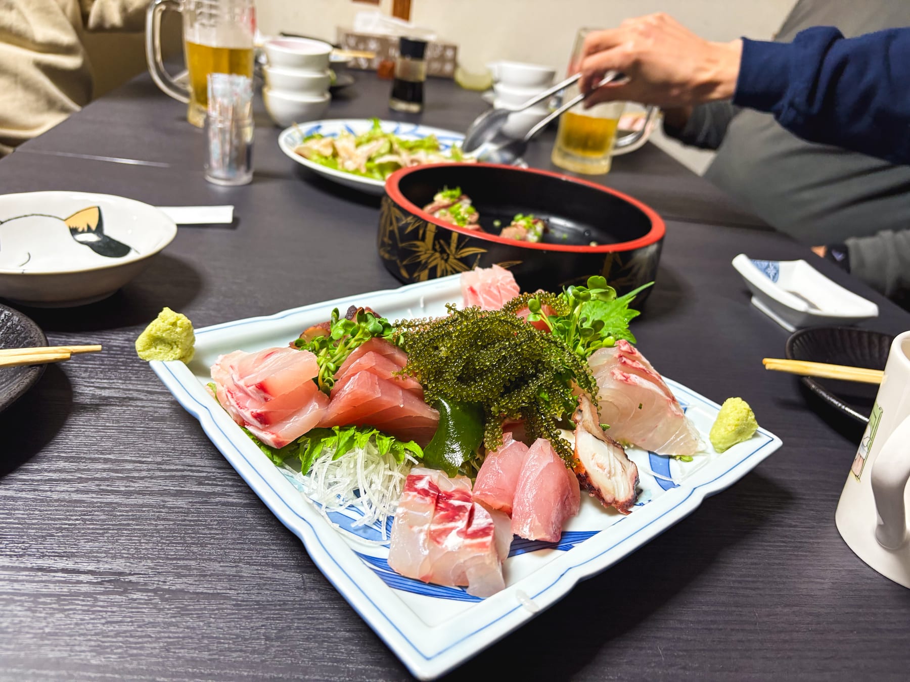 割烹竹で食べたマグロなどの刺身盛り合わせ