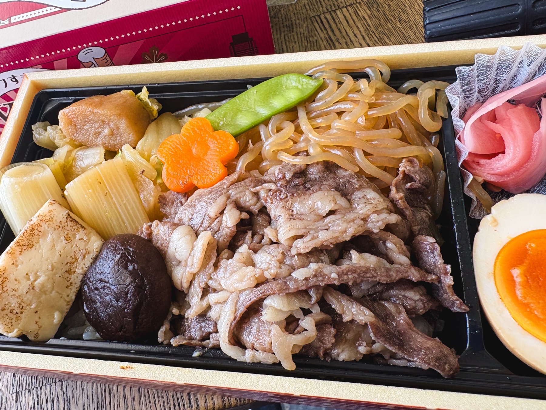 新幹線で食べた肉と卵の駅弁