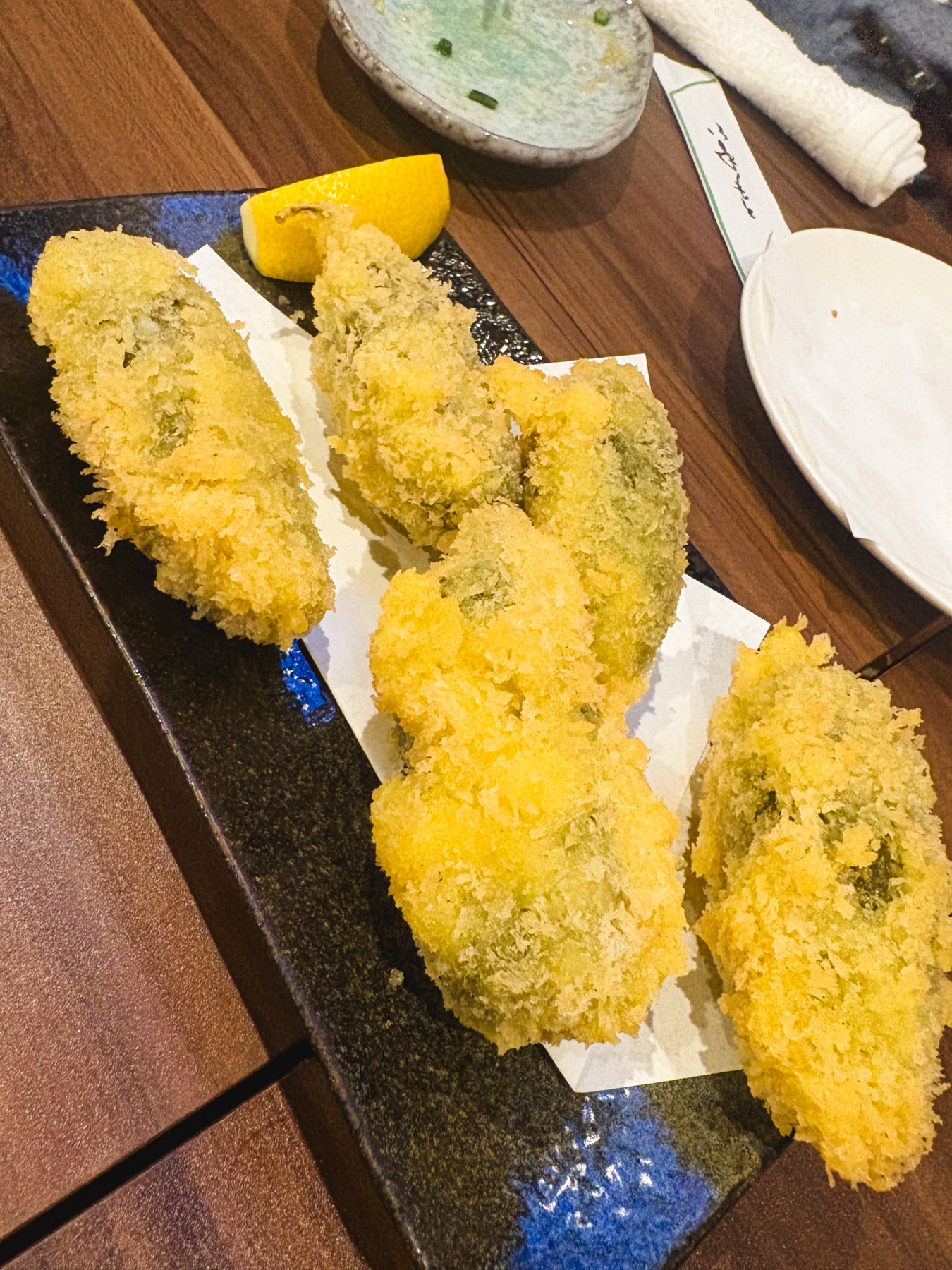 衣をつけて揚げたハラペーニョのフライ