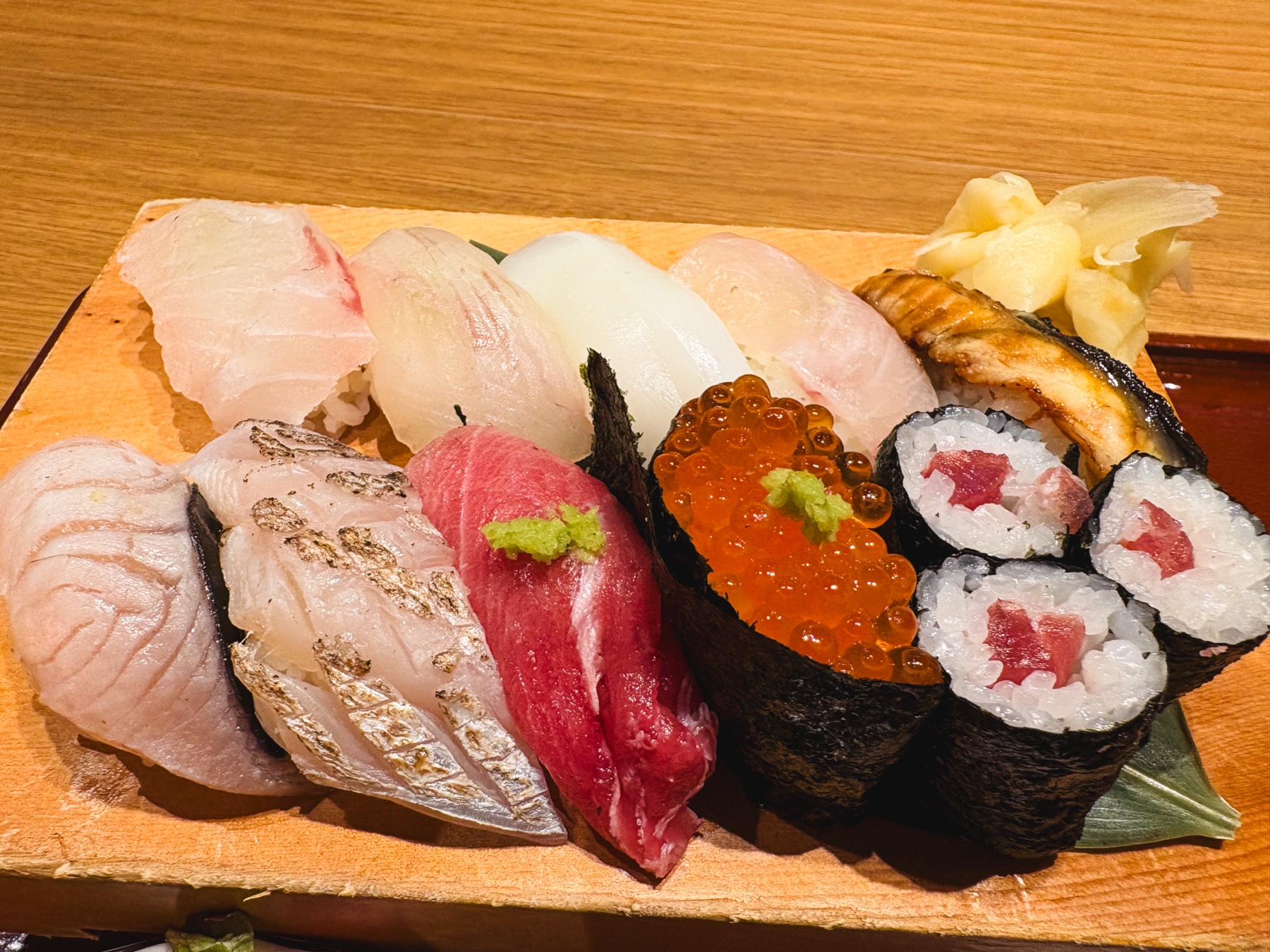 てっぺん寿司で食べた握り寿司の盛り合わせ