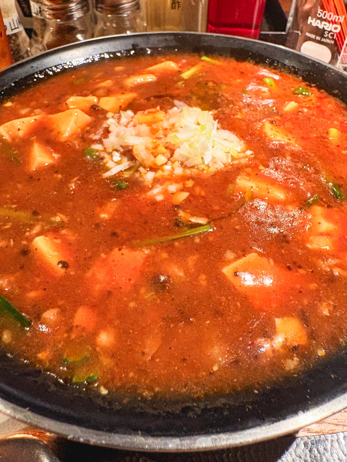 新潟三宝亭東京ラボ中目黒店で食べた赤い麻婆餡の麻婆麺