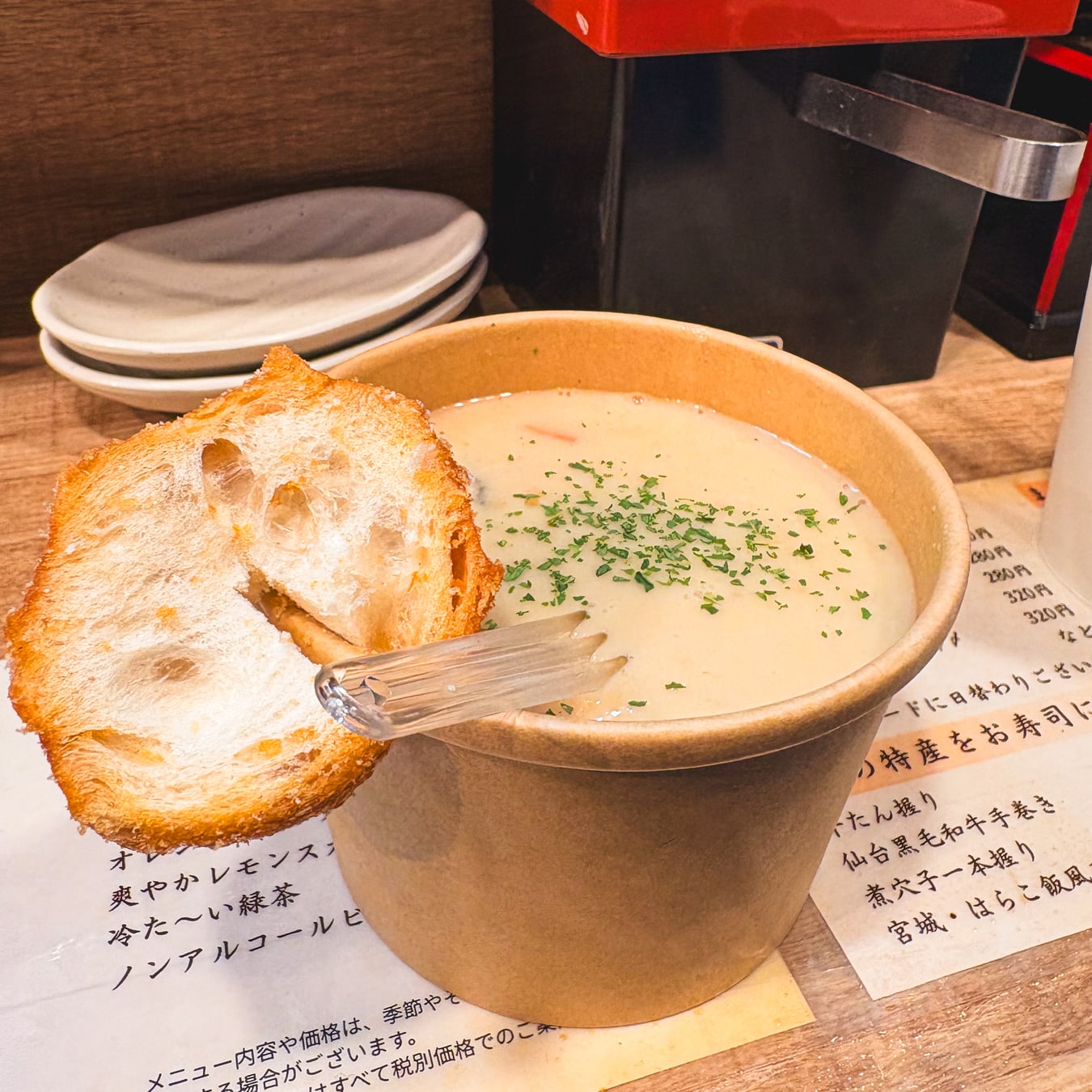 仙台朝市の朝市寿司で食べたパン付きの牡蠣のクラムチャウダー