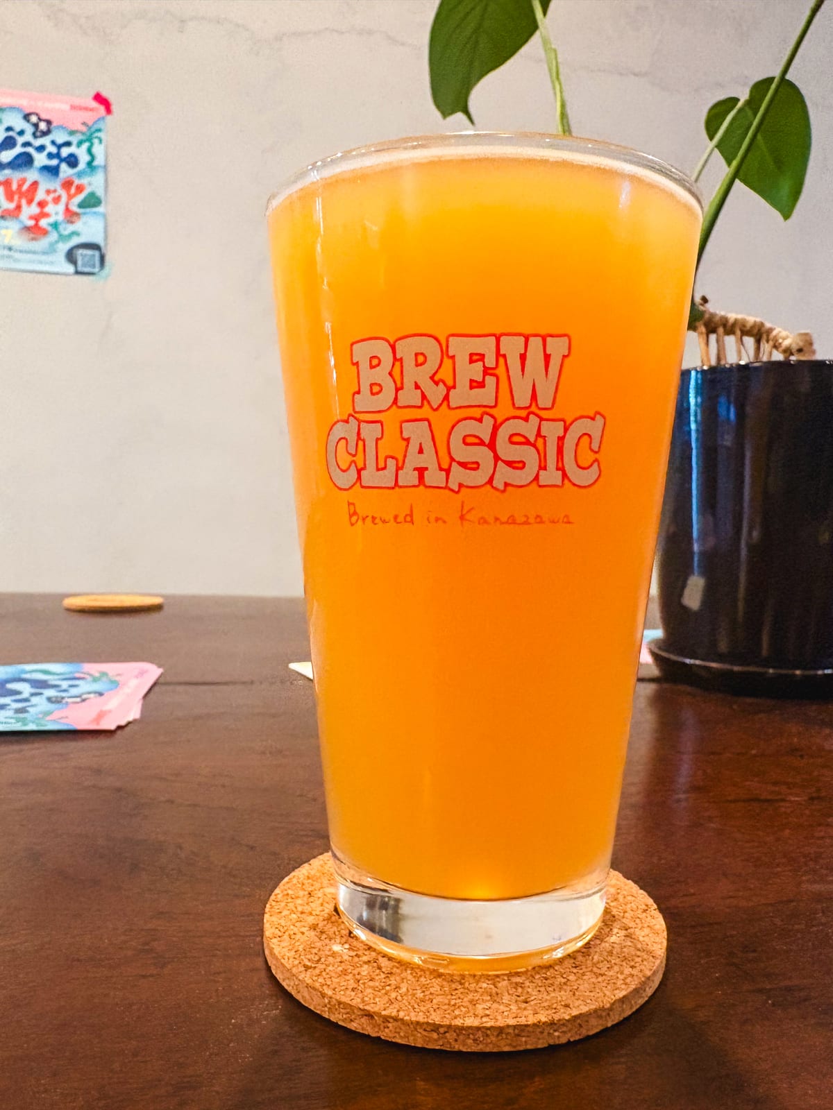 BREW CLASSICのグラスに注がれたクラフトビール