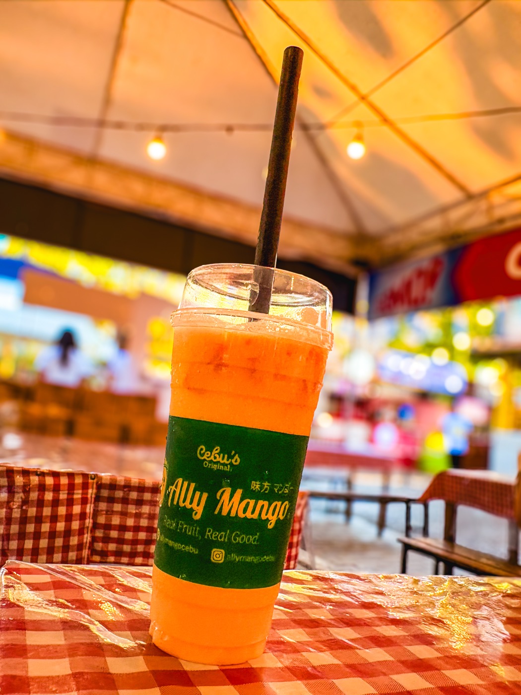 Sugbo Mercado で飲んだ Ally Mango のマンゴーシェイク