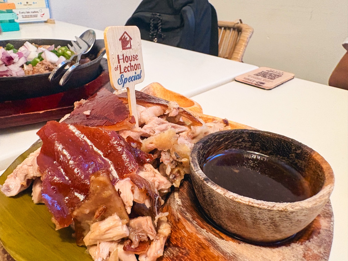 House of Lechon で食べた皮付きのレチョン