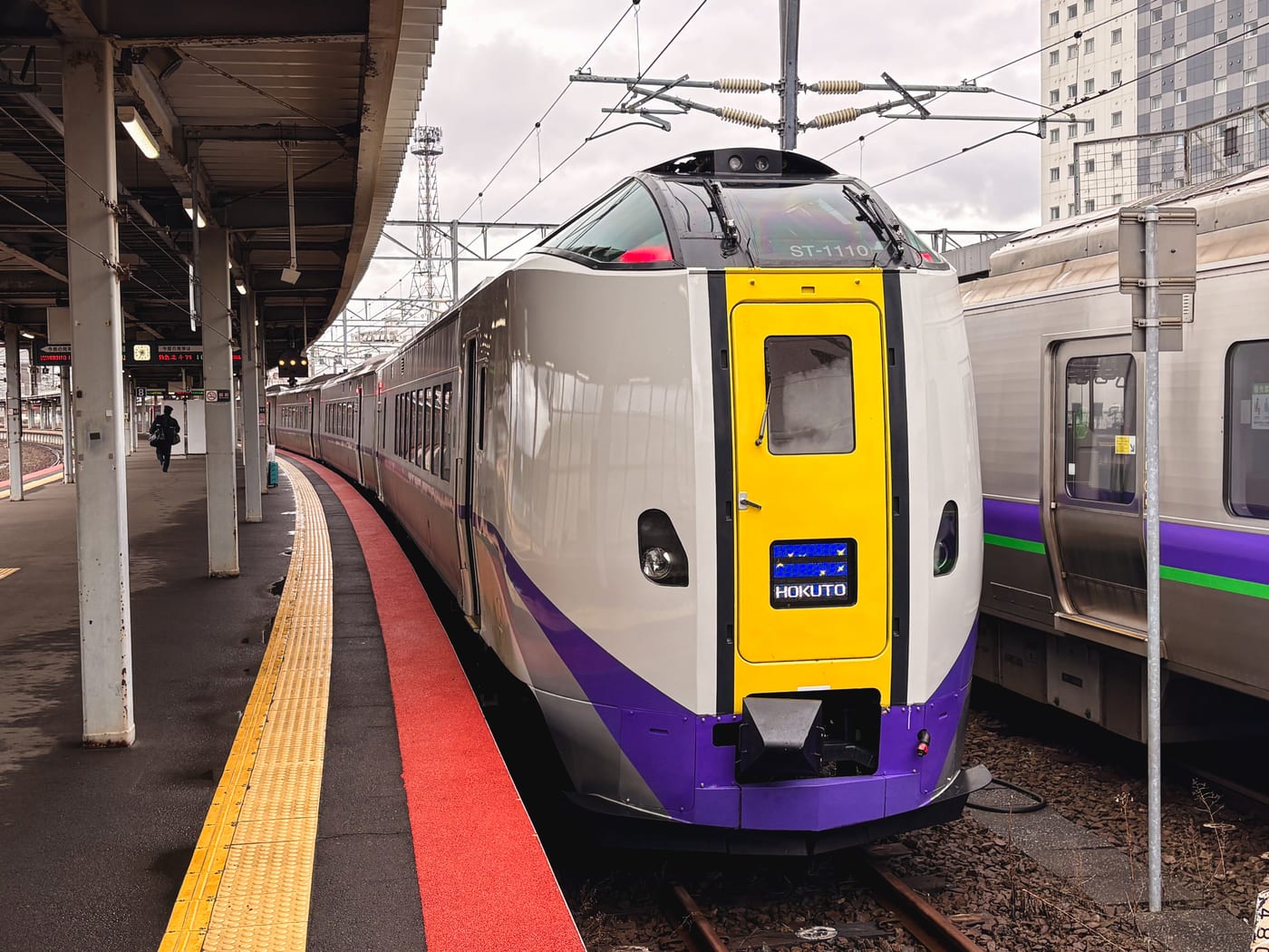 A Limited Express Hokuto bound for Hakodate stopped at a Sapporo Station platform