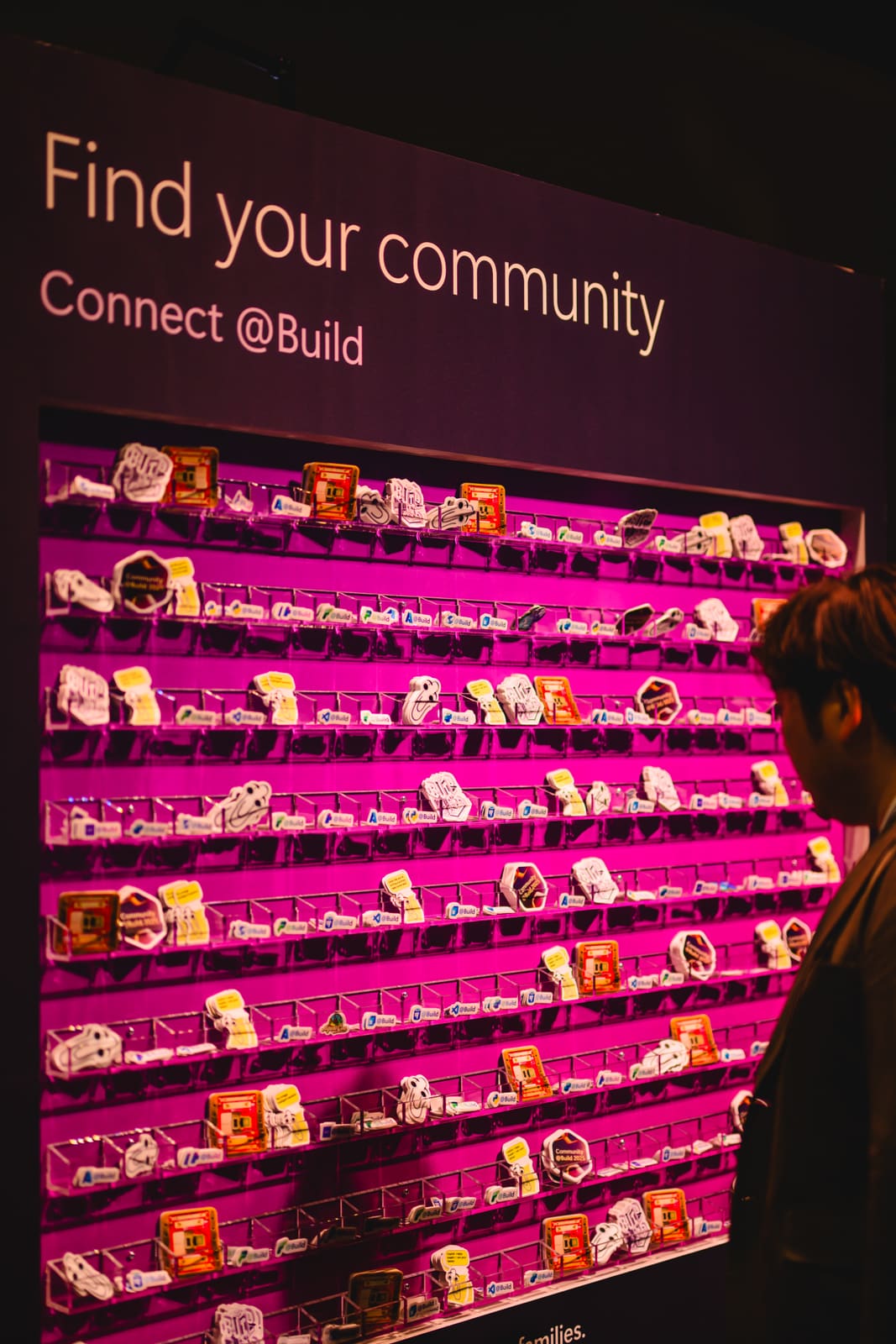 Microsoft Build 2025 に並べられたコミュニティステッカー