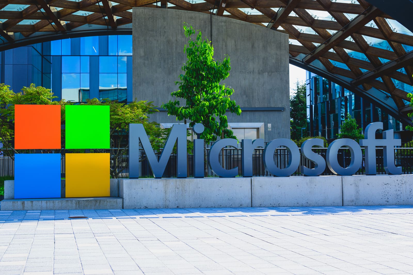 Redmond の Microsoft キャンパスにある Microsoft ロゴ