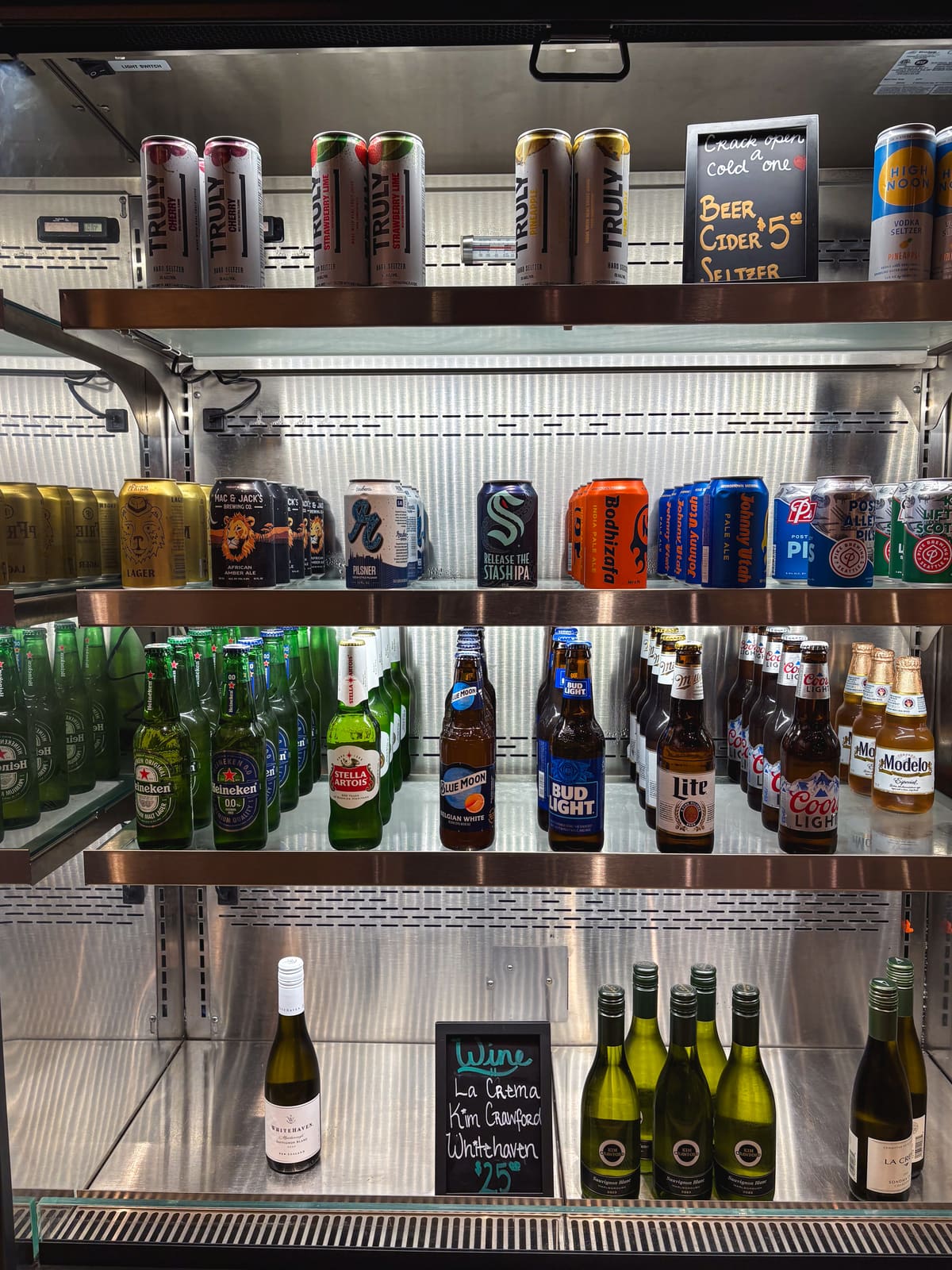 The Museum of Flight のカフェに並ぶビール