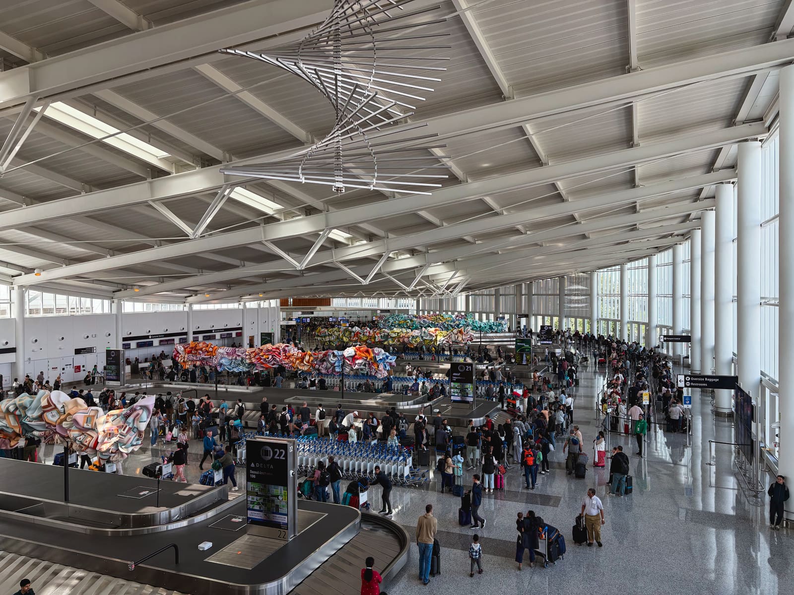 Seattle-Tacoma International Airport の到着ロビー