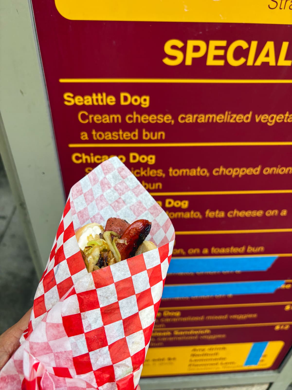Dog in the Park で買った Seattle Dog