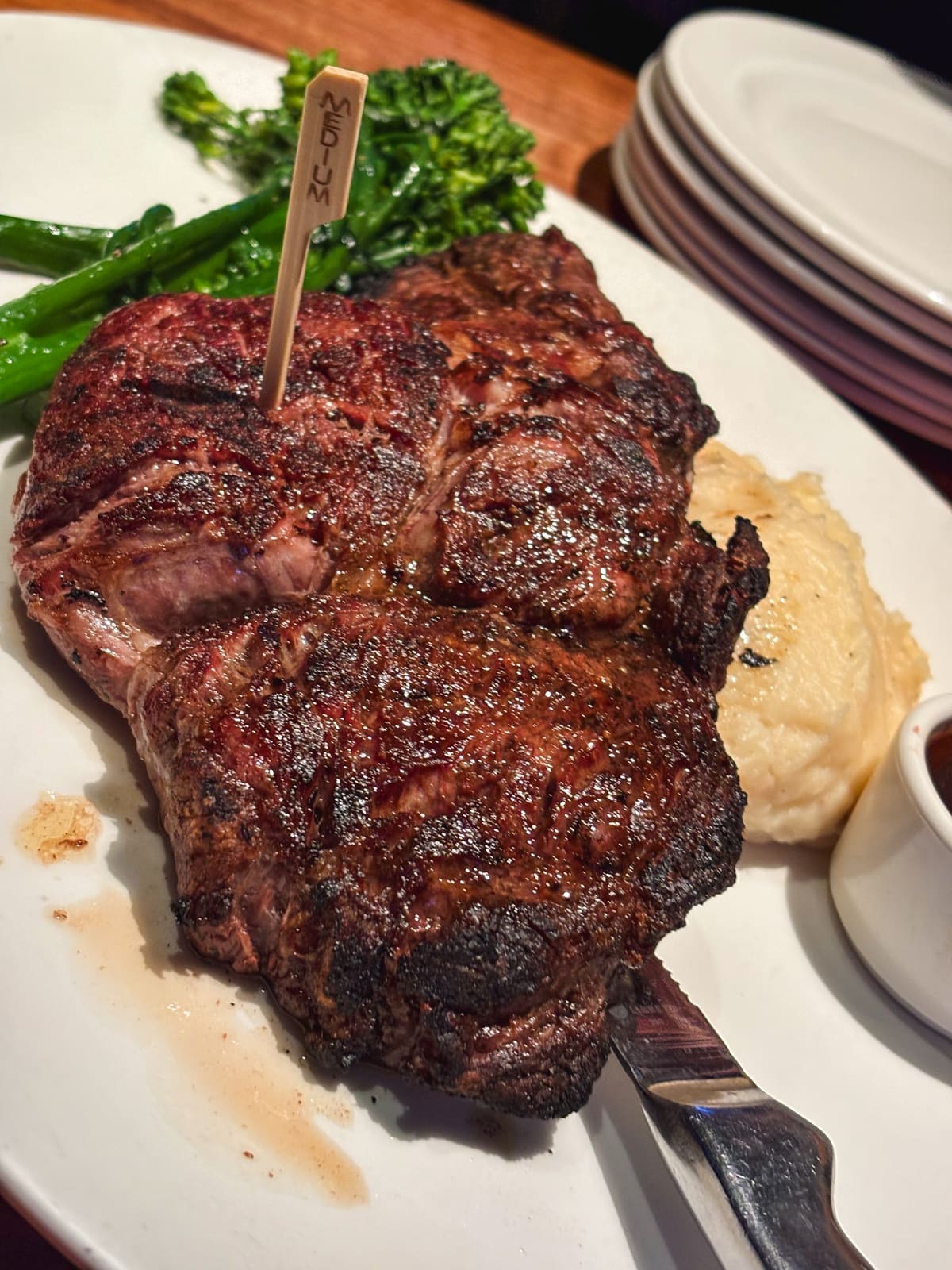 Yard House で食べた大きなステーキ