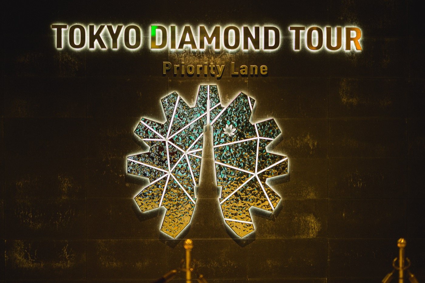 A gold sign reading TOKYO DIAMOND TOUR