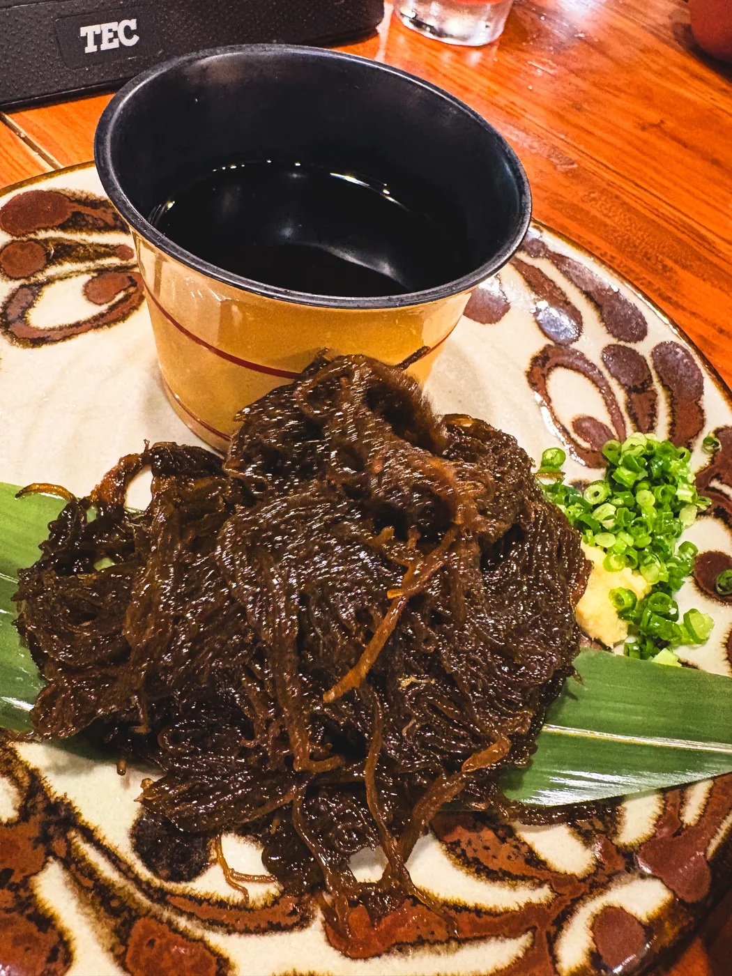 Zaru mozuku served with a bowl of dipping sauce