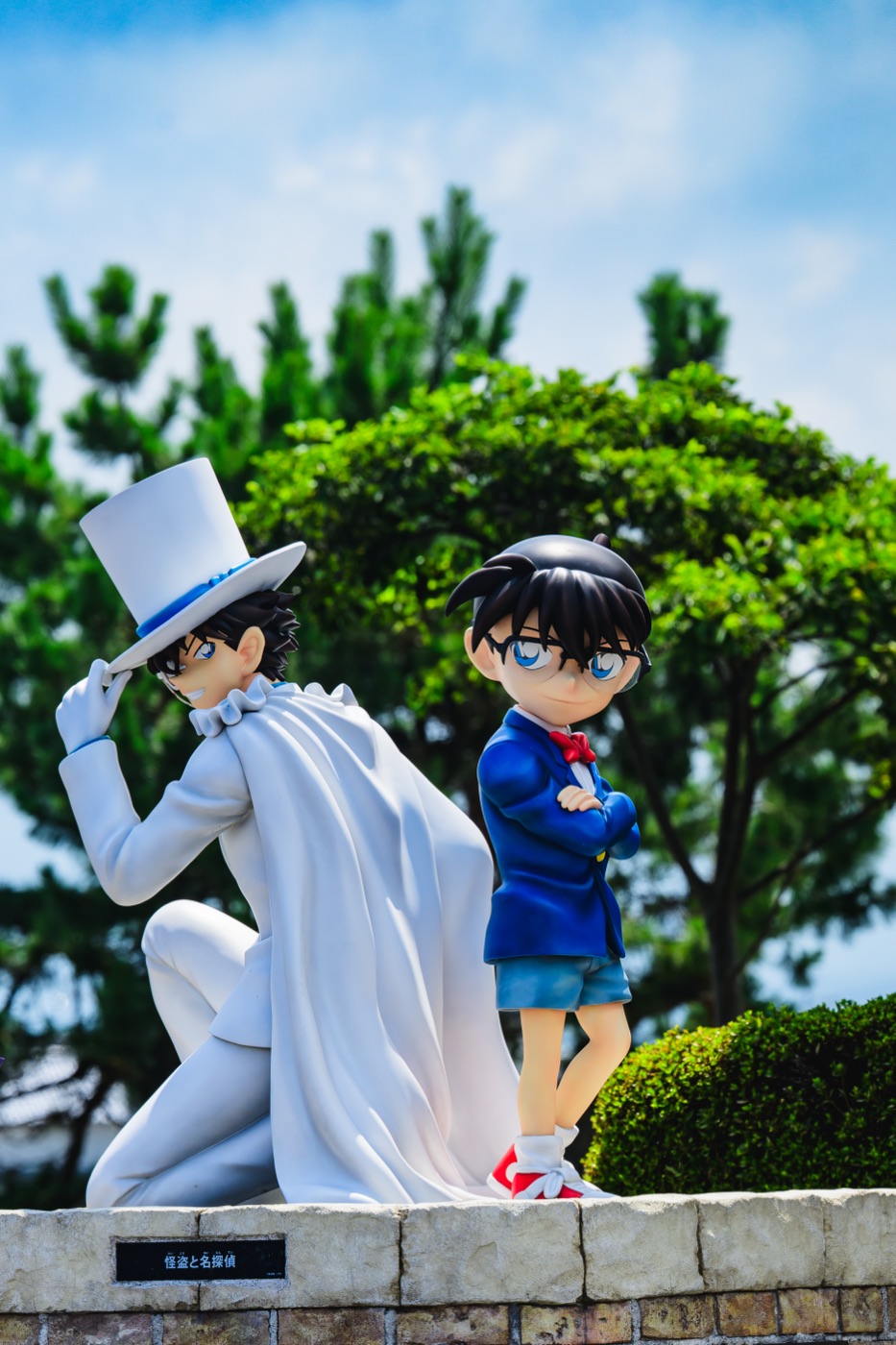 北栄町にある怪盗キッドと江戸川コナンのキャラクター像
