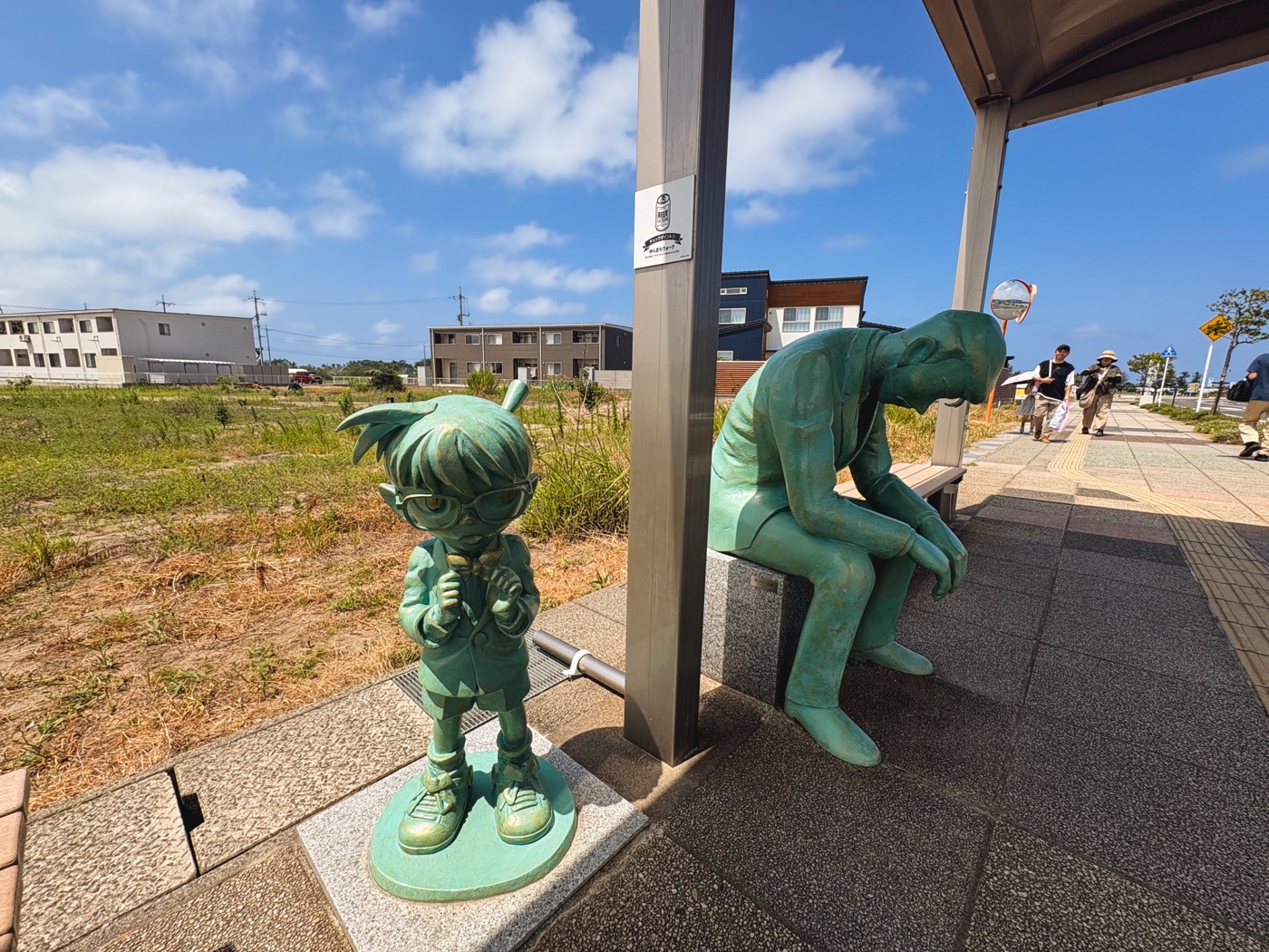 北栄町の歩道に並ぶ名探偵コナンのキャラクター像