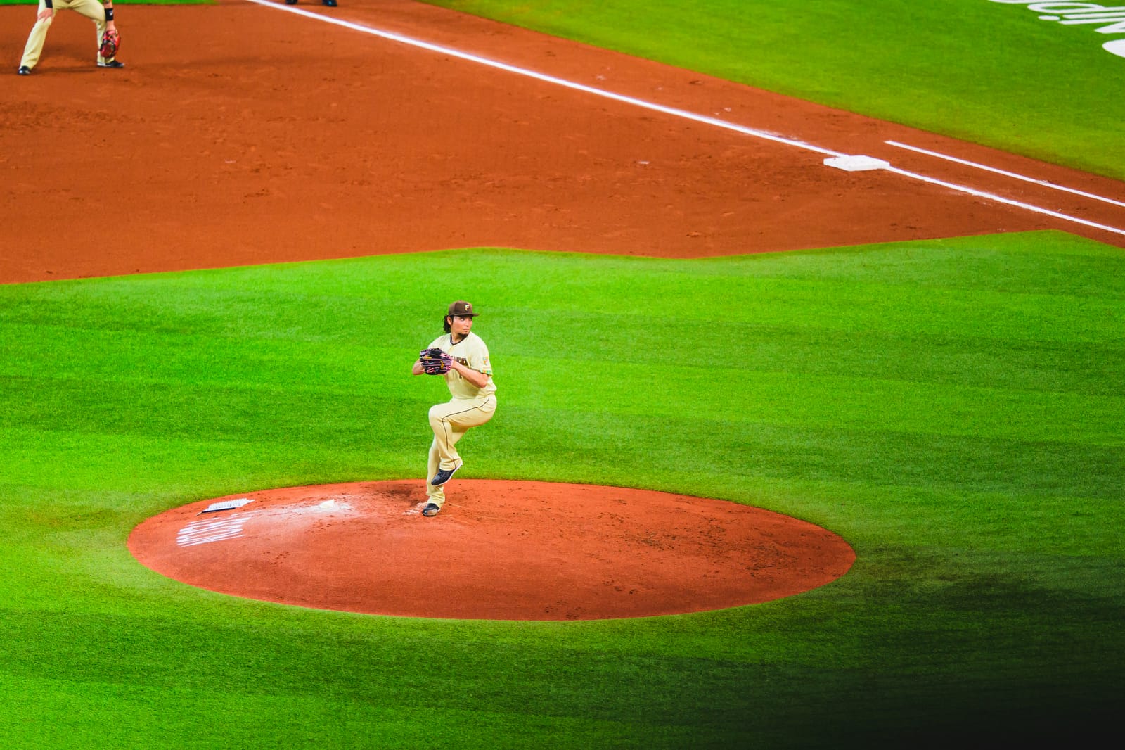 Hokkaido Nippon-Ham Fighters pitcher Hiromi Ito coming set on the mound