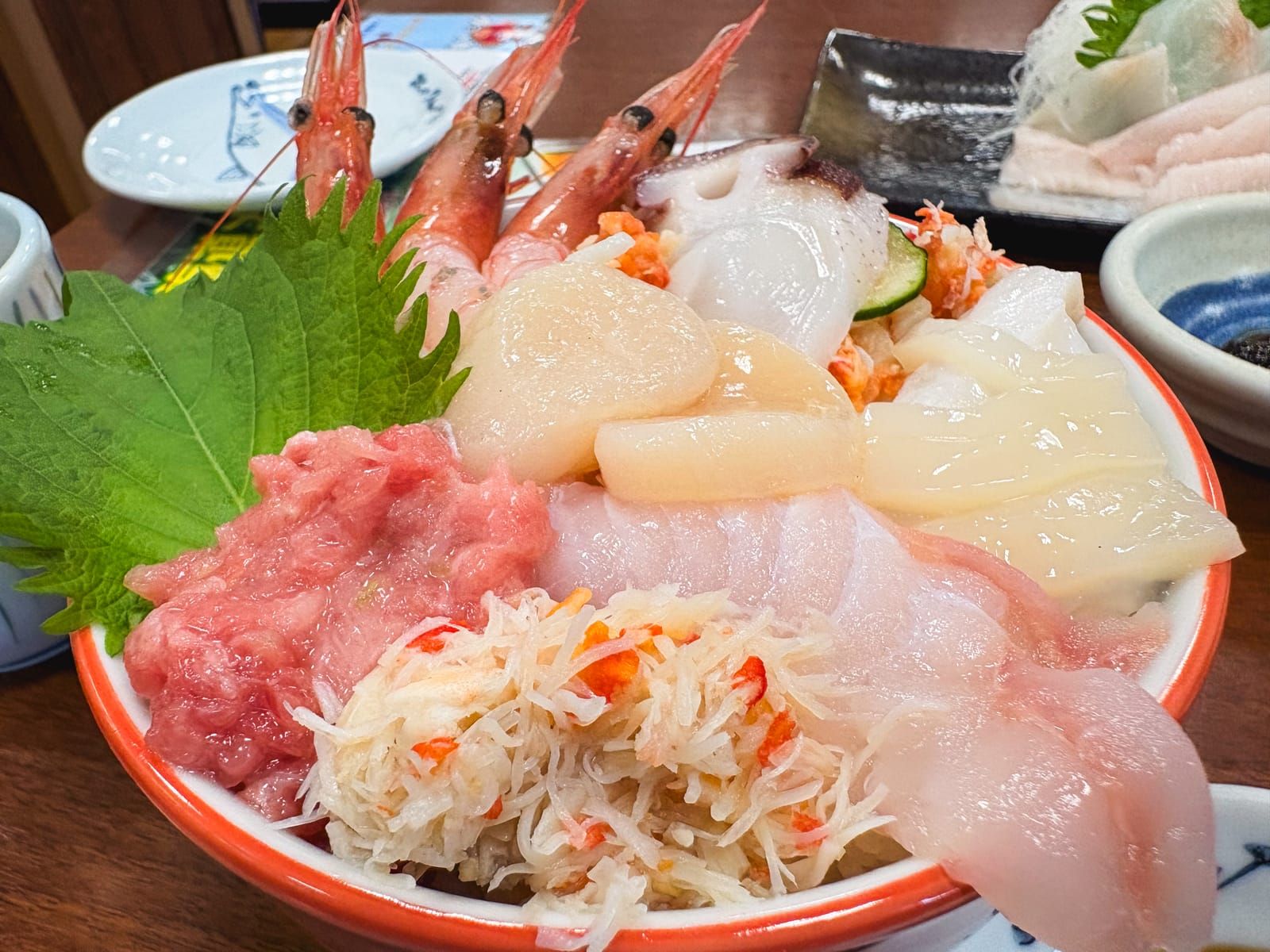 A seafood rice bowl at Kita no Gurume-tei