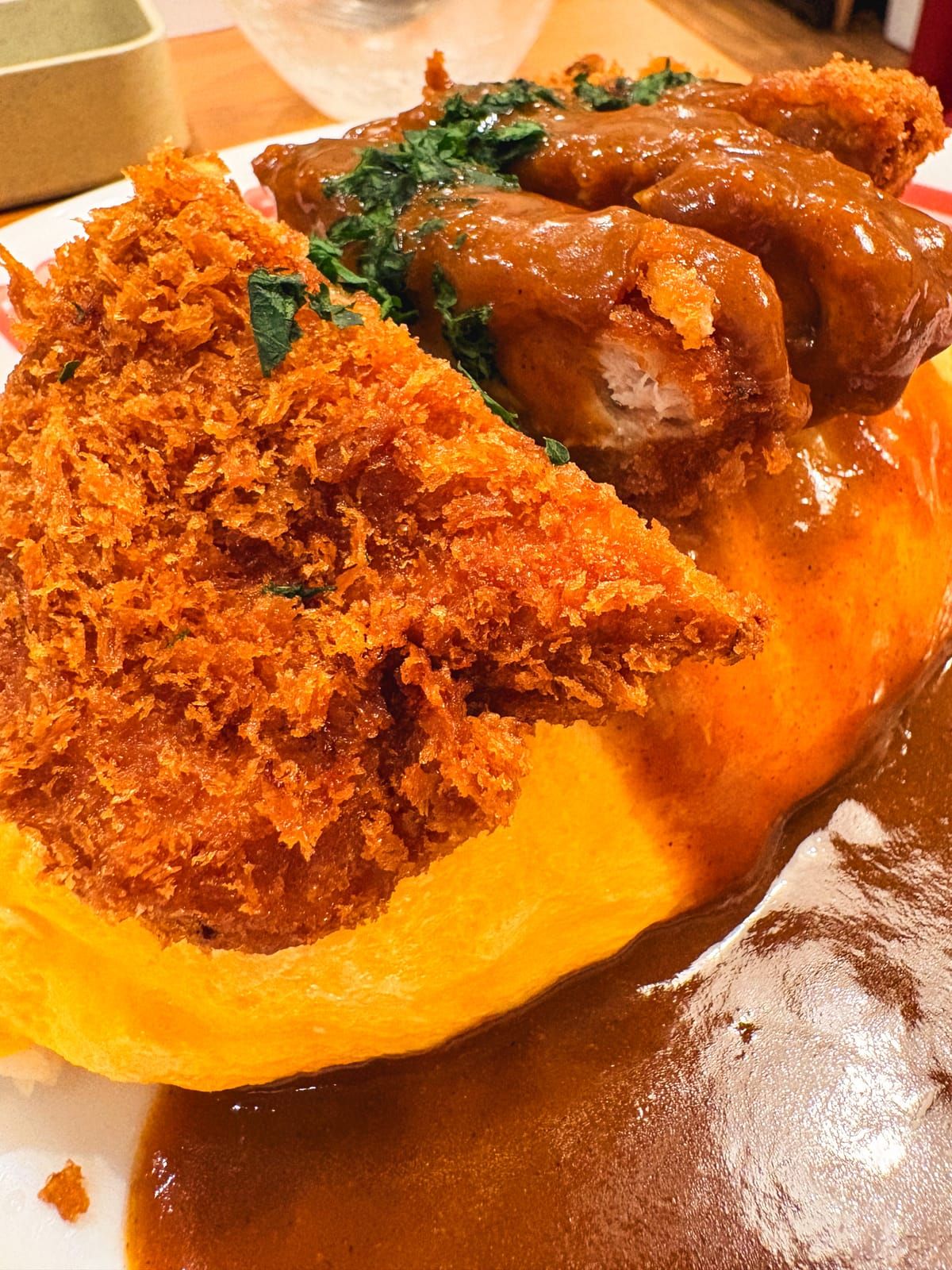 A large omelet rice dish at Pomme no Ki Sapporo Stellar Place