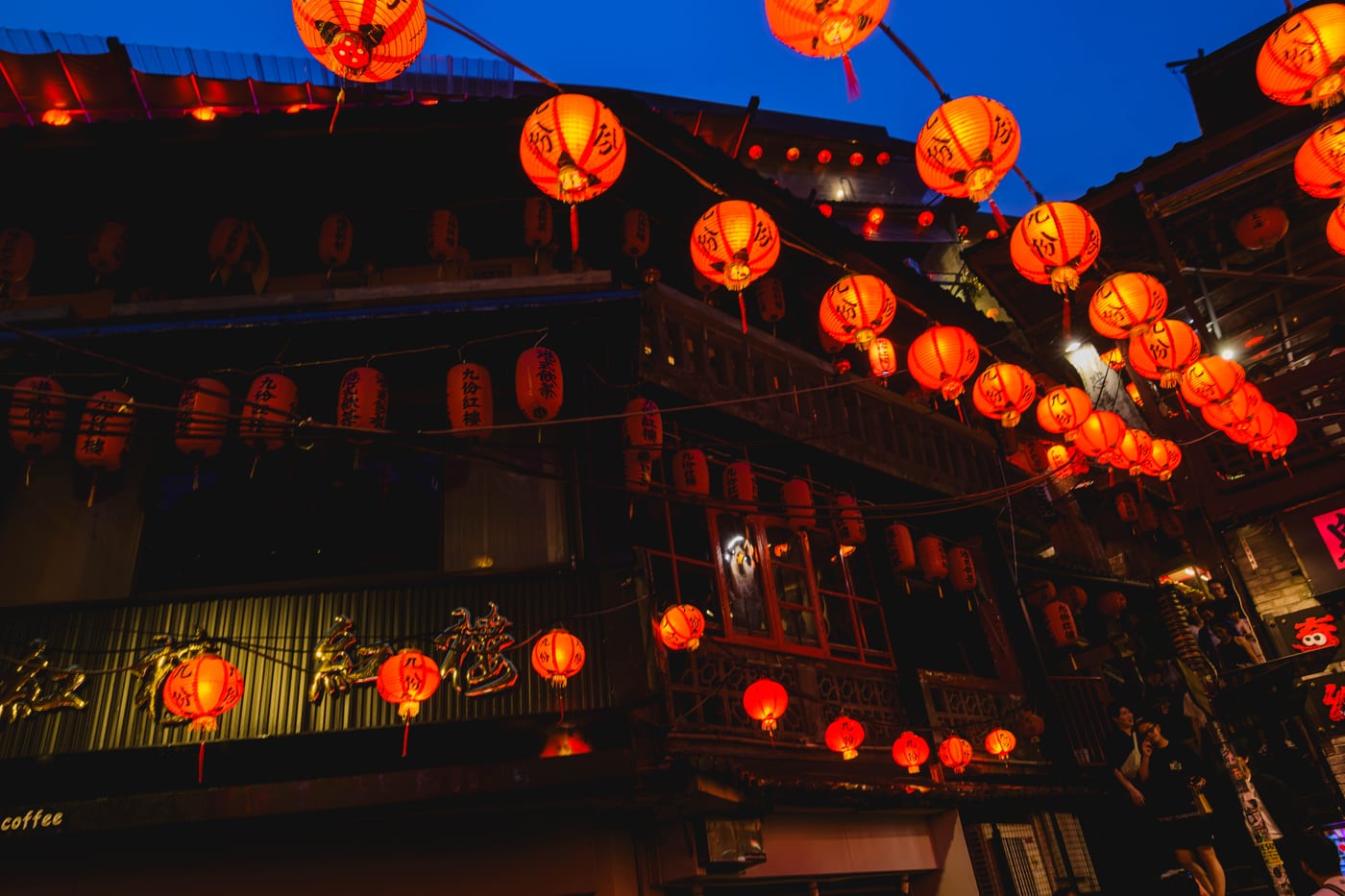 Countless red lanterns lighting up buildings in Jiufen at night