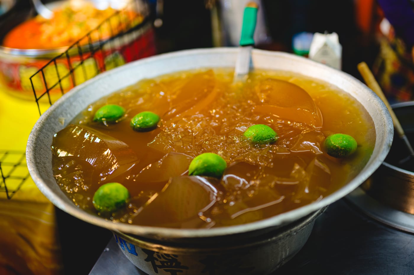 Lemons laid out on ice at a lemonade stall in Shilin Night Market