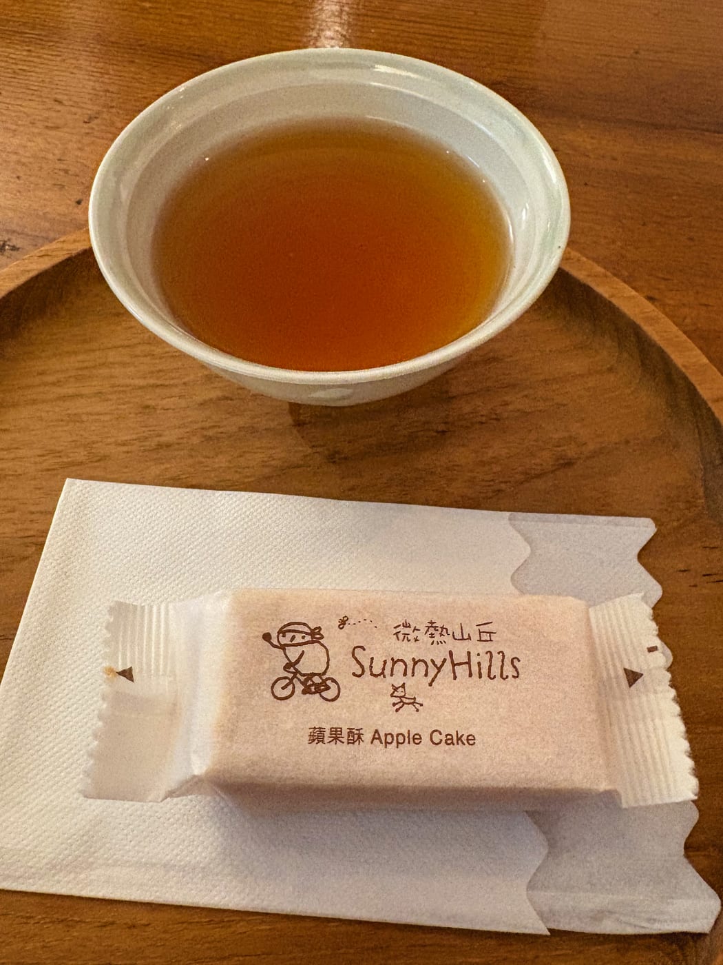 Wrapped apple cake and tea served as a sample at SunnyHills Taipei Minsheng Park Store