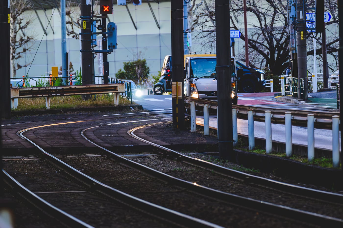 Telephoto view from near Gakushuin-shita of the Tokyo Sakura Tram tracks extending straight toward the slope